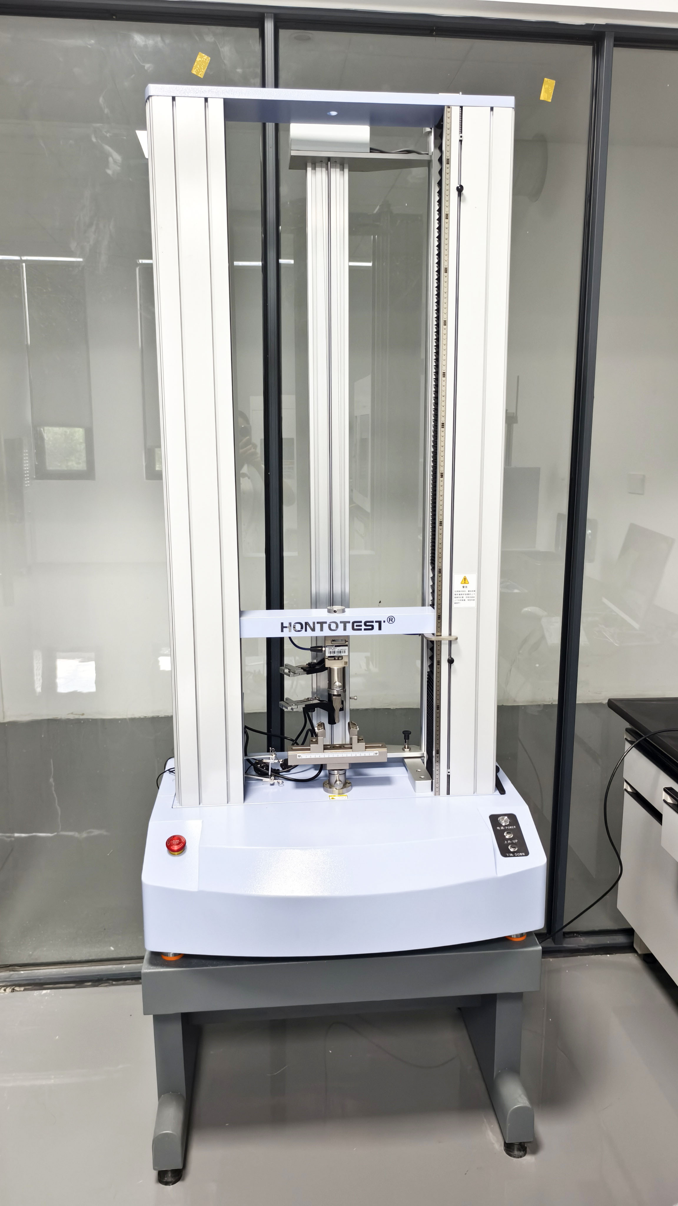 Computer-controlled electronic universal testing machine (tensile/flexural)